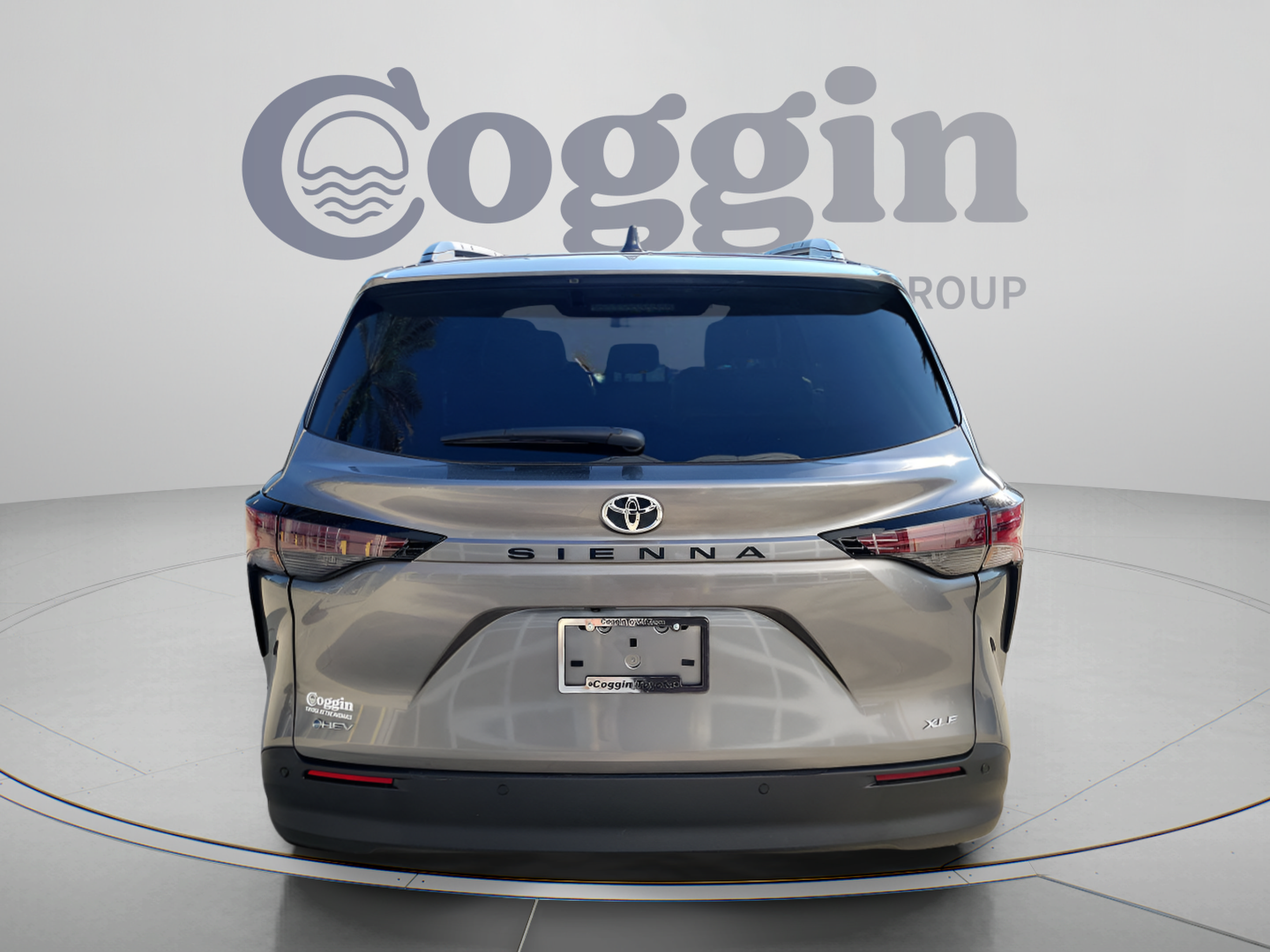 Certified 2026 Toyota Sienna XLE FWD image 5