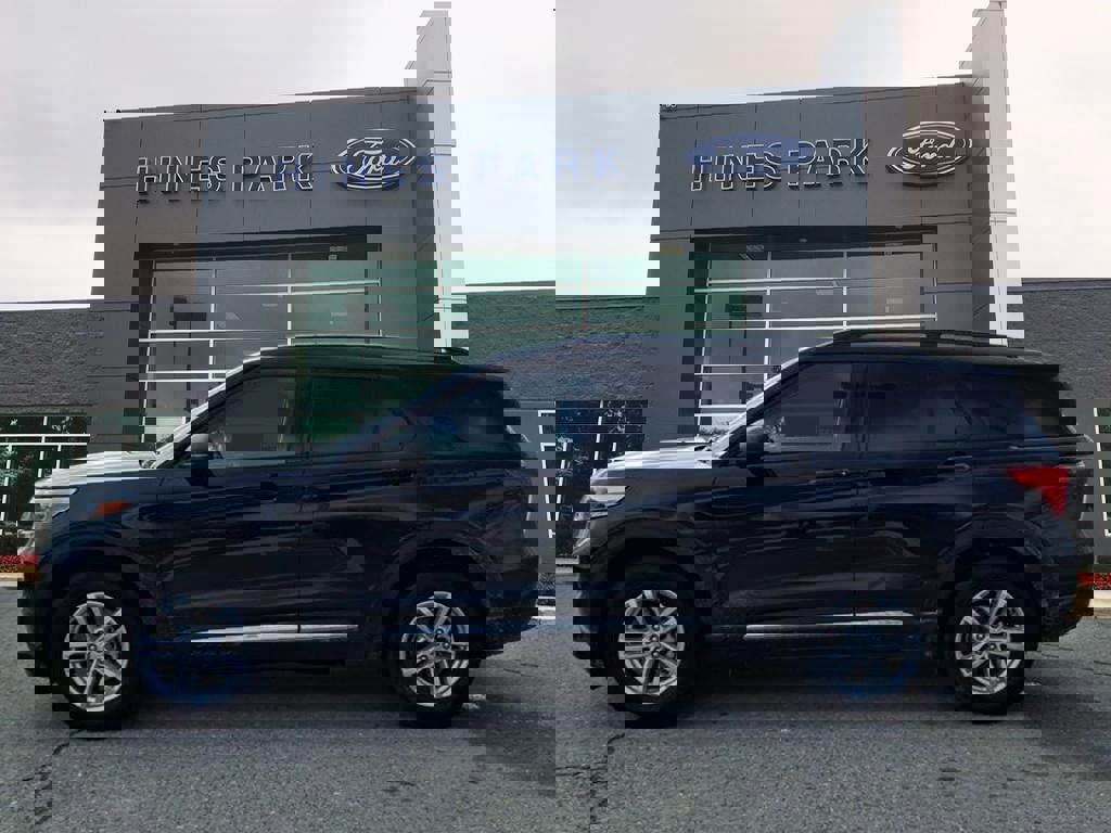 Certified 2023 Ford Explorer XLT w/ Equipment Group 202A image 4