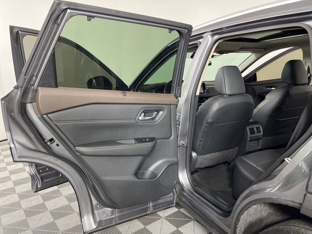 Used 2023 Nissan Rogue SV w/ SV Premium B Package image 42