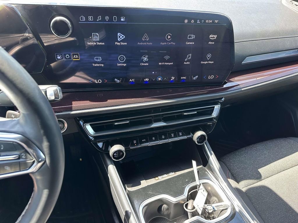 Used 2024 Chevrolet Traverse Z71 AWD/4WD image 17