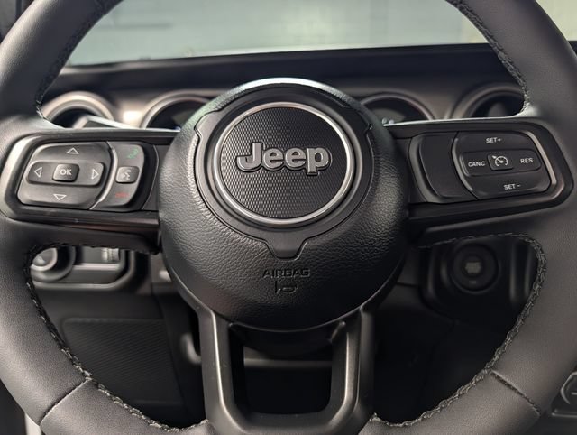 Used 2023 Jeep Gladiator Sport AWD/4WD image 18