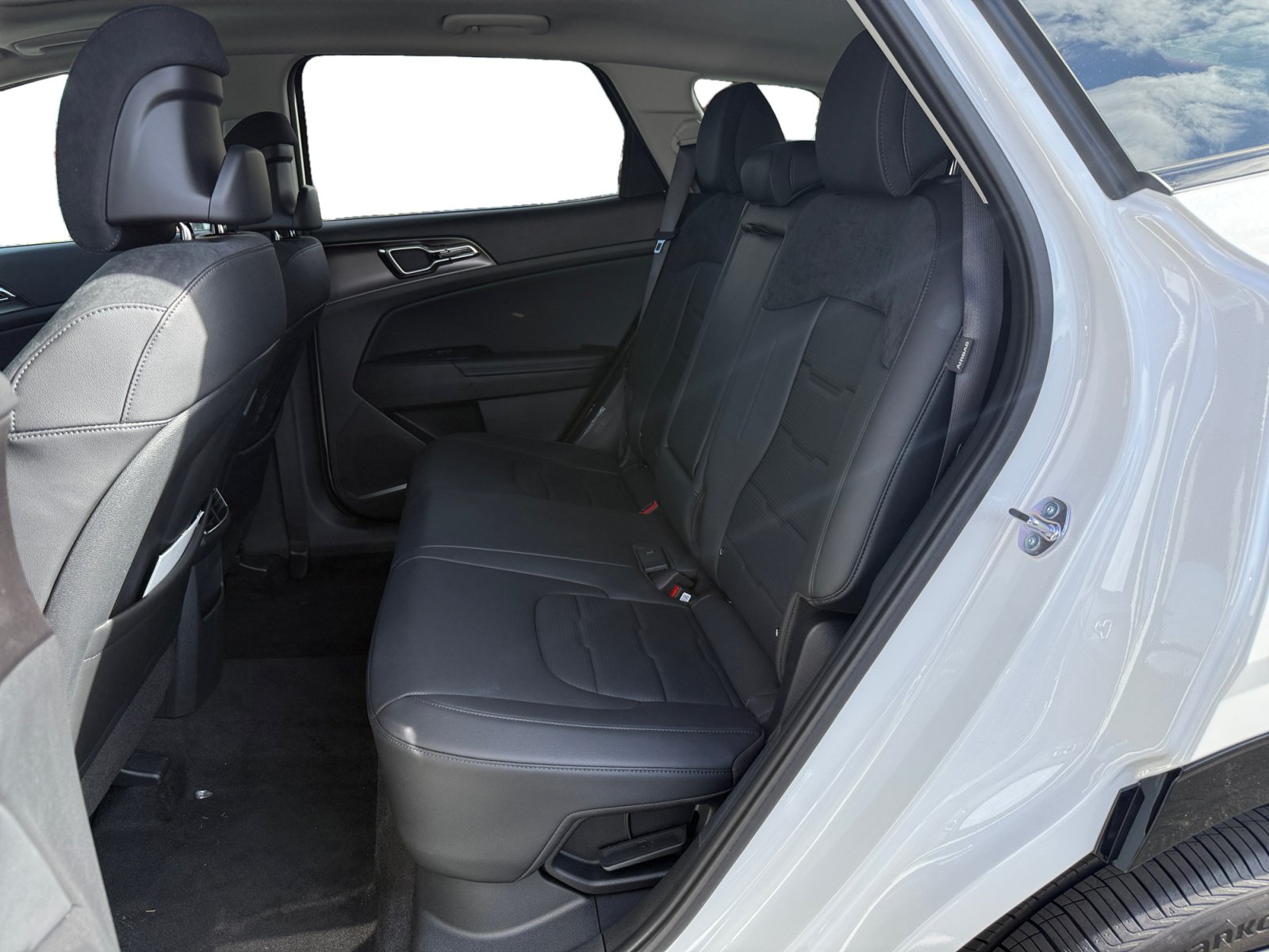 New 2027 Kia Sportage SX Prestige AWD/4WD image 16