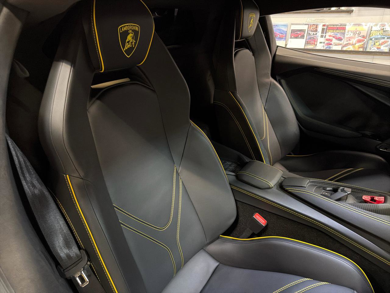 Used 2024 Lamborghini Revuelto AWD/4WD image 23