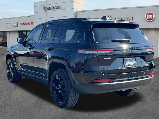 Used 2024 Jeep Grand Cherokee Altitude AWD/4WD image 5