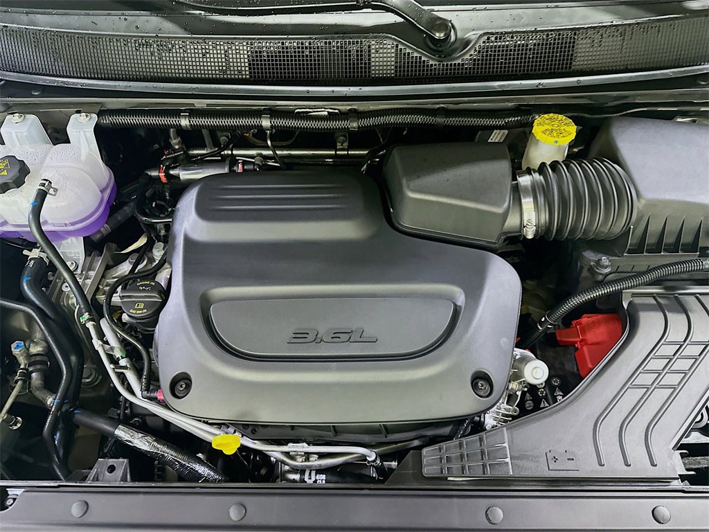 New 2025 Chrysler Pacifica Select w/ Uconnect Theater Family Group image 18