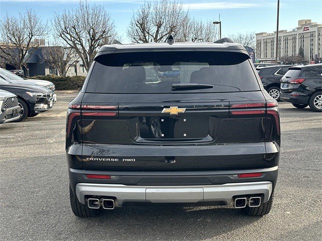 Used 2025 Chevrolet Traverse LT w/ Enhanced Driving Package image 3