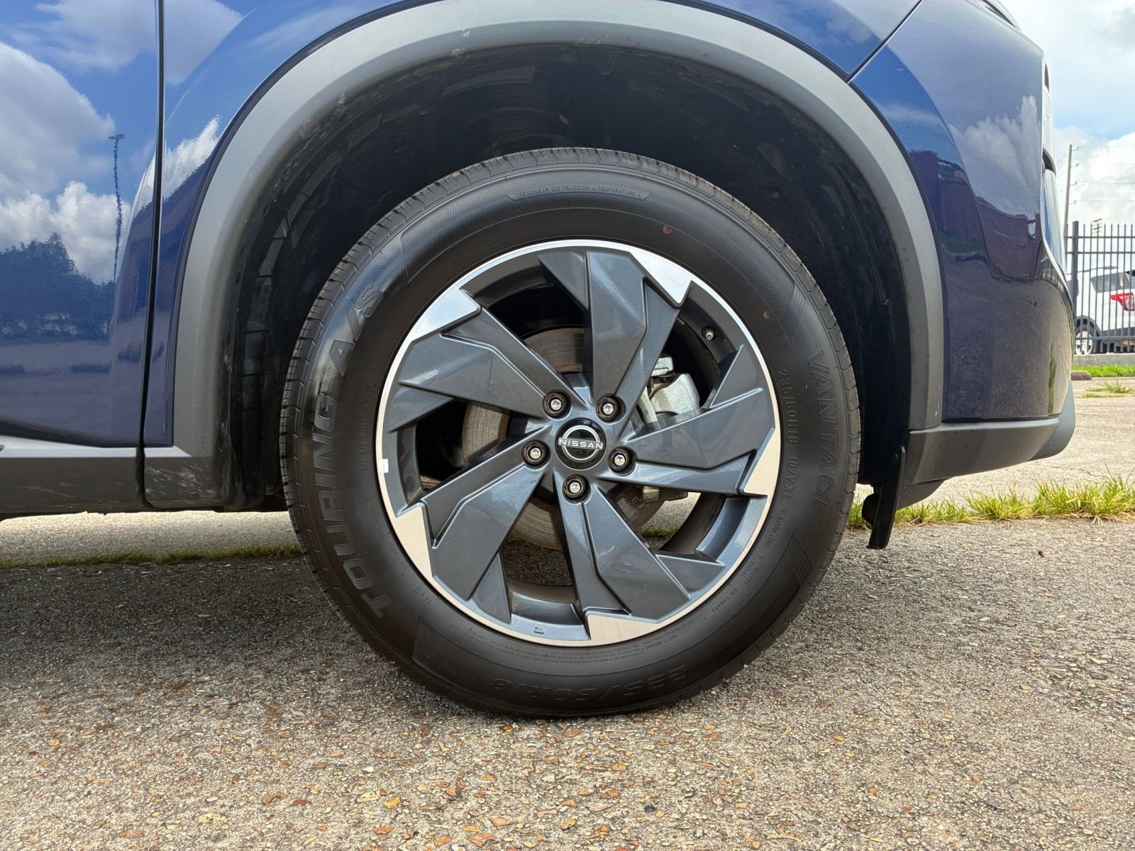 Used 2025 Nissan Rogue SV FWD image 27