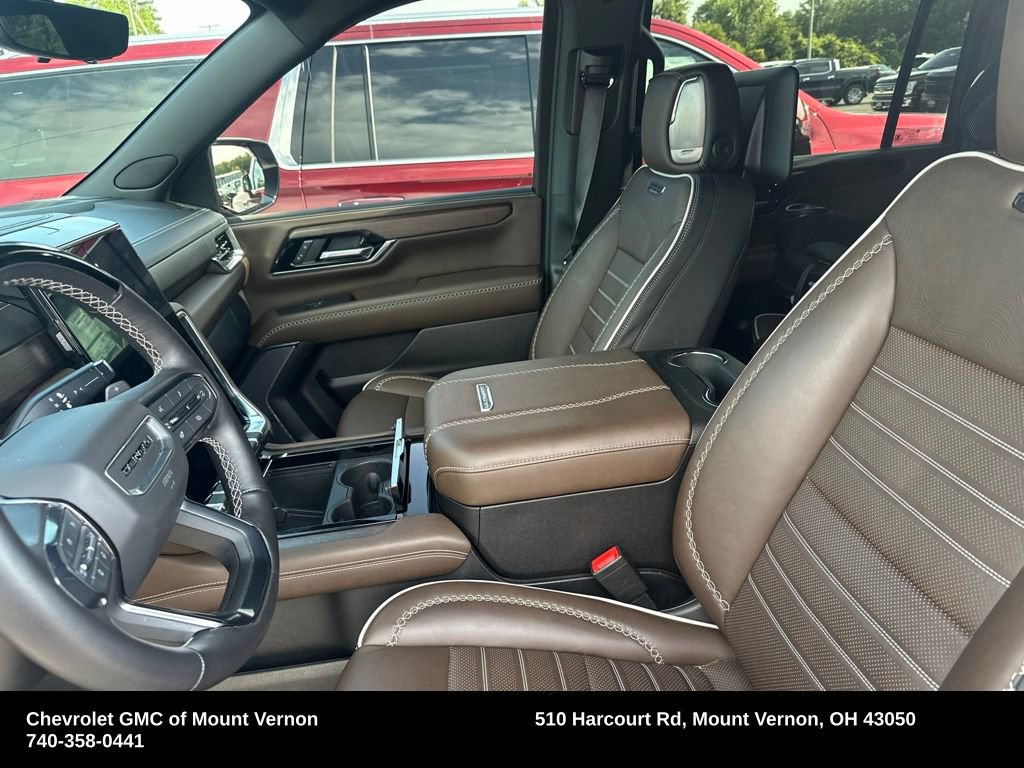Used 2025 GMC Yukon XL Denali Ultimate AWD/4WD image 3