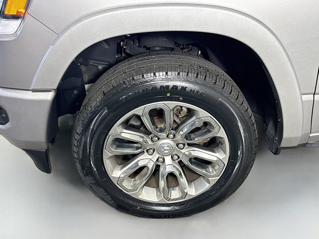 Used 2019 RAM 1500 Laramie w/ Sport Appearance Package AWD/4WD image 4