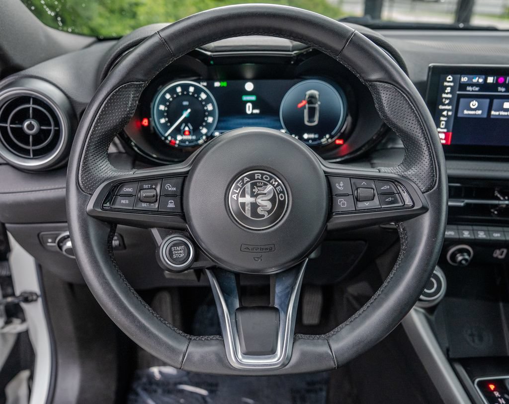 Used 2024 Alfa Romeo Tonale Ti w/ Premium Interior Package AWD/4WD image 5