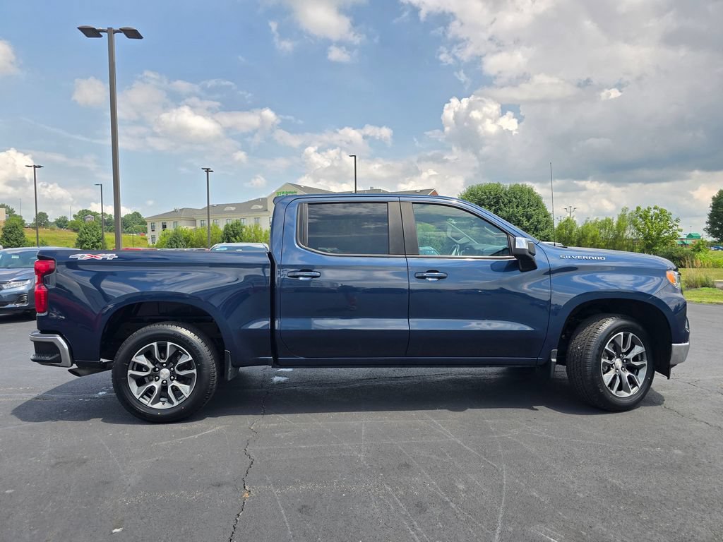 Used 2023 Chevrolet Silverado 1500 LT AWD/4WD image 9