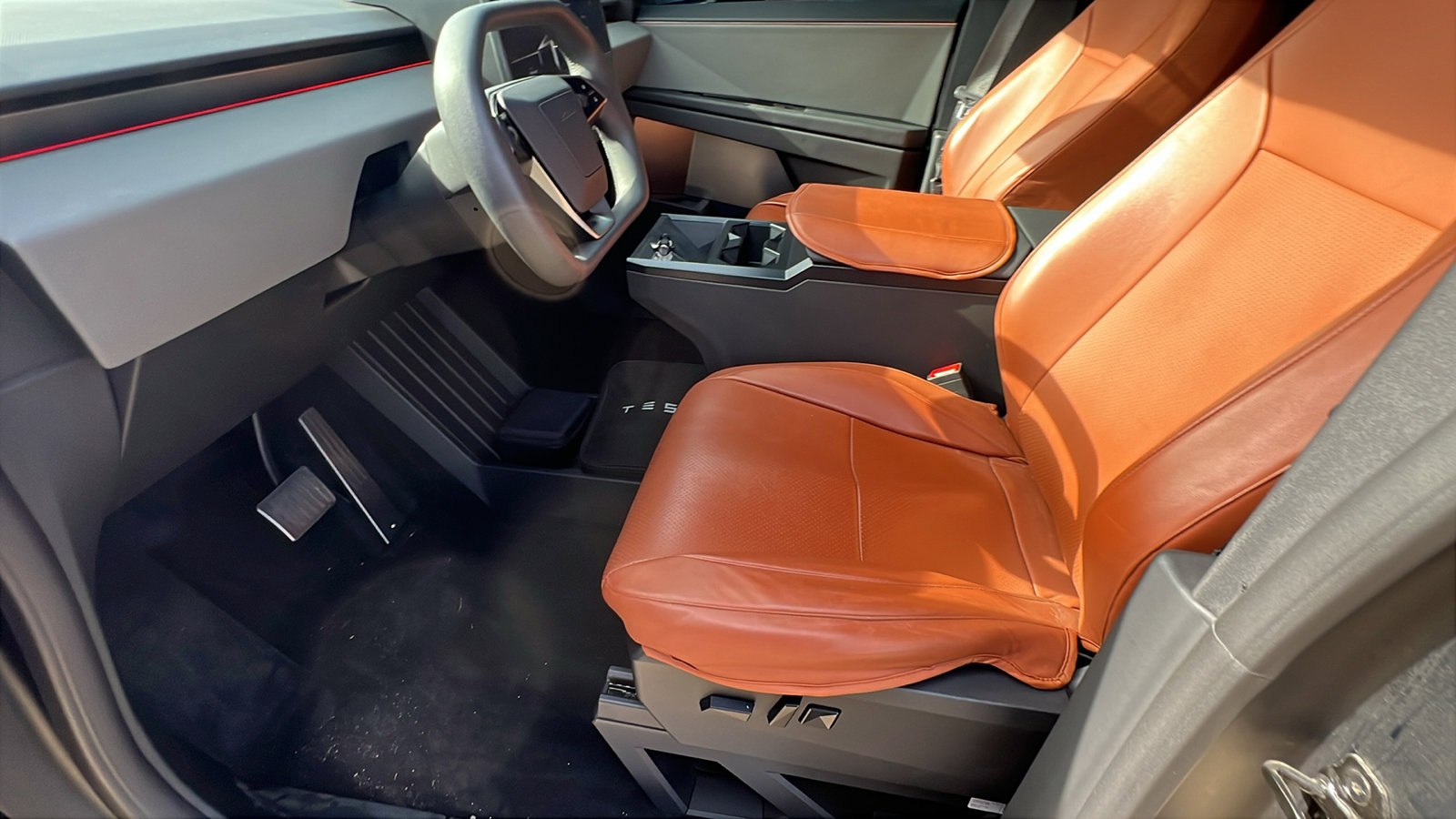 Used 2025 Tesla Cybertruck AWD Crew Cab image 16