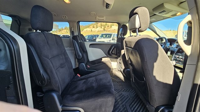 Used 2016 Dodge Grand Caravan SXT FWD image 22