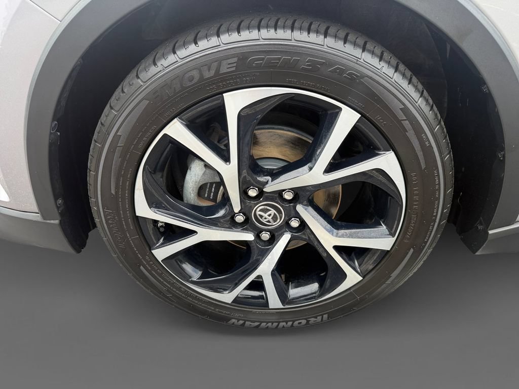 Used 2018 Toyota C-HR XLE FWD image 14