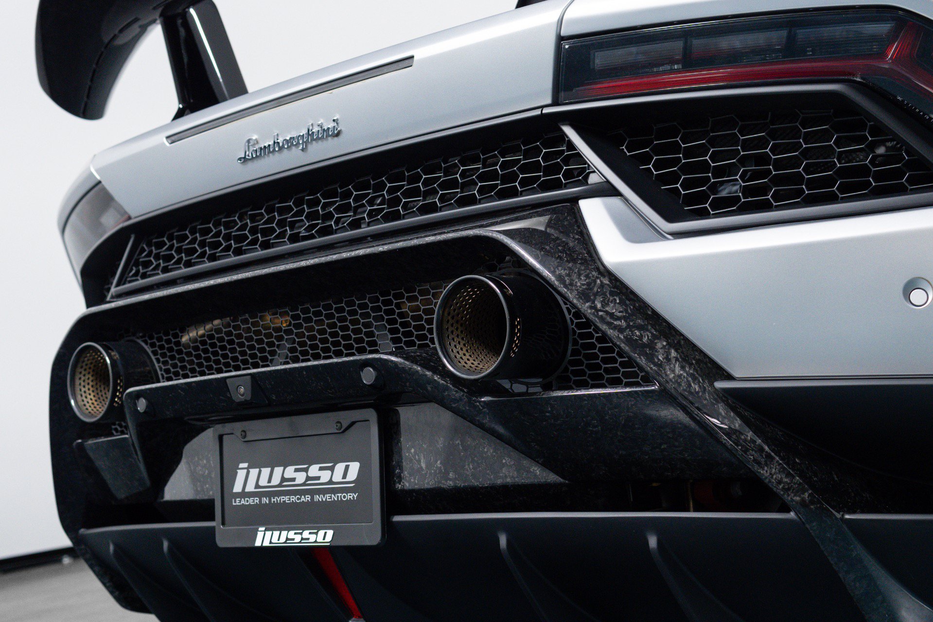 Used 2018 Lamborghini Huracan Performante AWD/4WD image 23