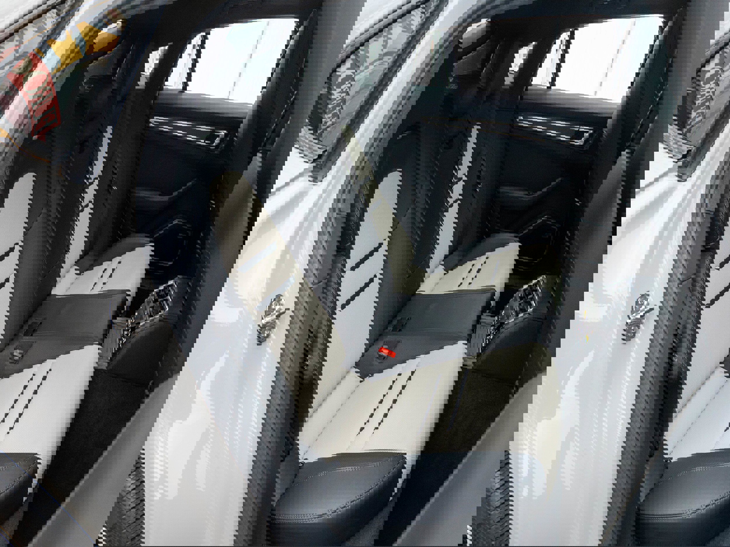 Used 2022 Porsche Panamera GTS w/ Premium Package image 39