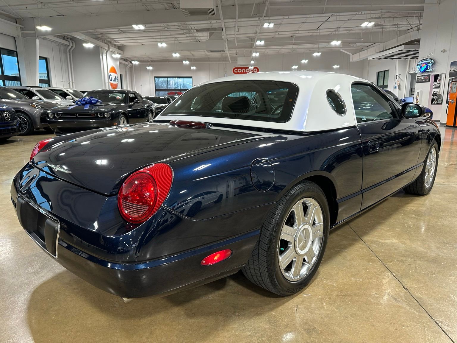 Used 2005 Ford Thunderbird image 9