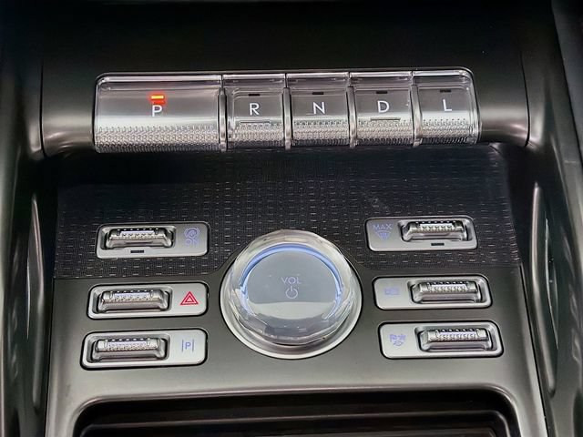 Certified 2025 Lincoln Nautilus Premier w/ Jet Appearance Package AWD/4WD image 19