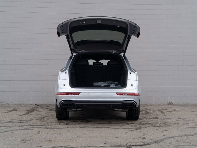 Certified 2025 Audi Q5 2.0T Premium w/ Convenience Plus Package image 14