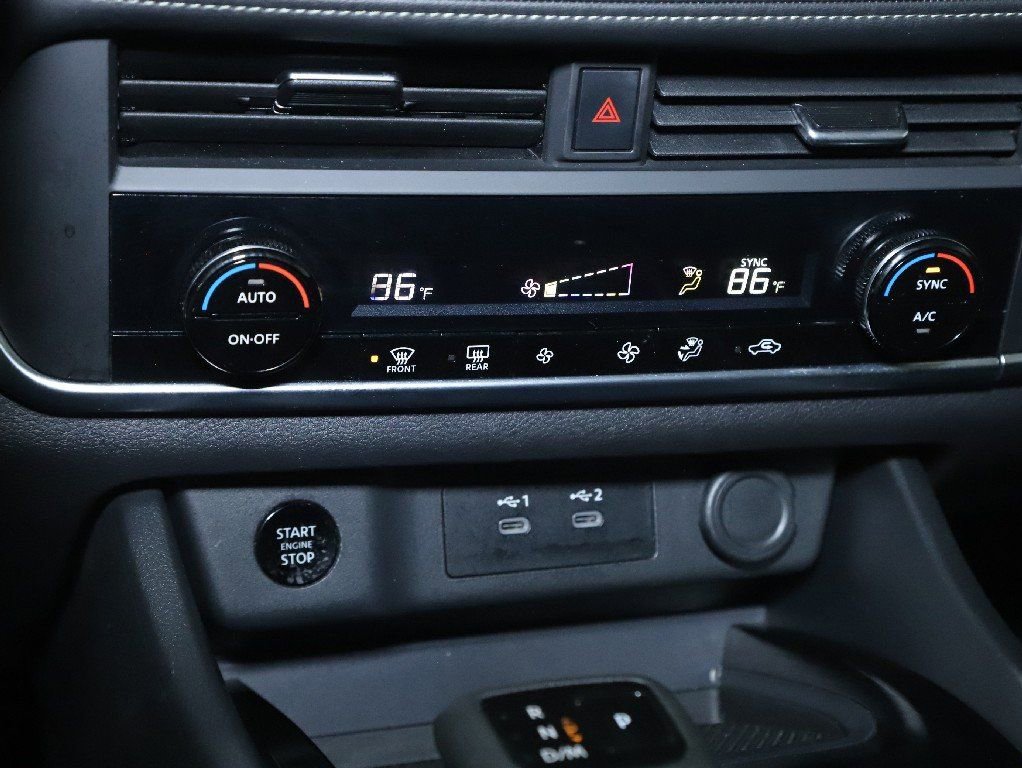 Certified 2025 Nissan Rogue SV image 26