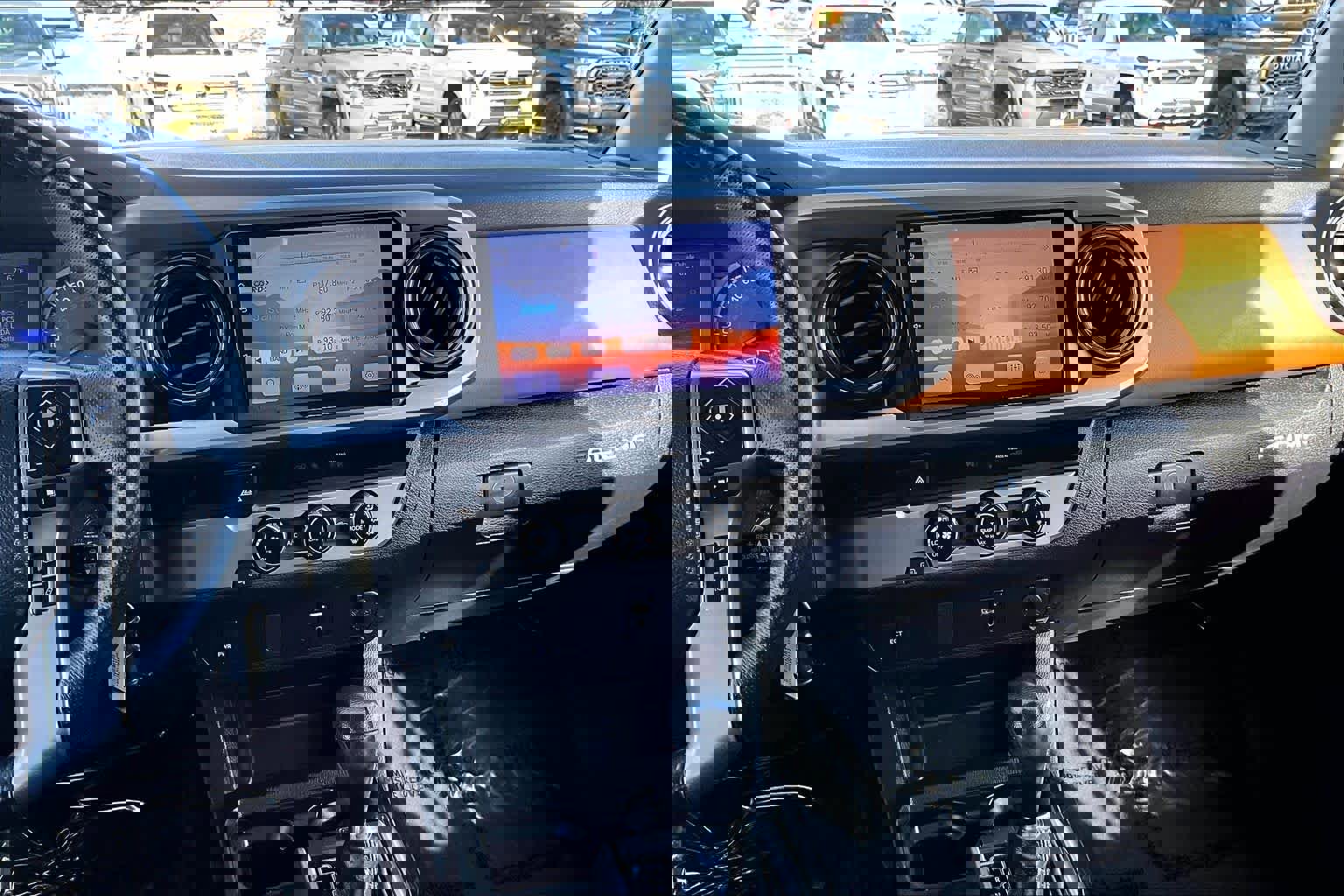 Used 2018 Toyota Tacoma SR5 w/ SR5 Appearance Package (SM) image 7