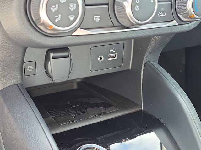 New 2025 Nissan Versa SV w/ Trunk Package FWD image 25