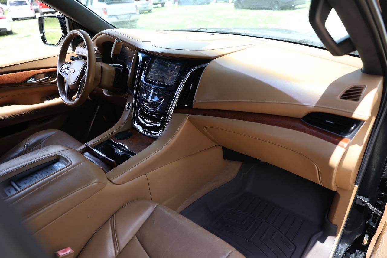 Used 2017 Cadillac Escalade ESV Platinum RWD image 16
