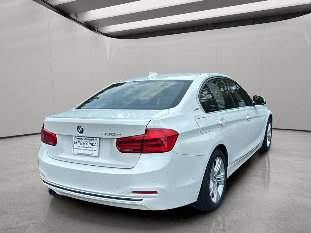 Used 2018 BMW 330e w/ Convenience Package RWD image 5
