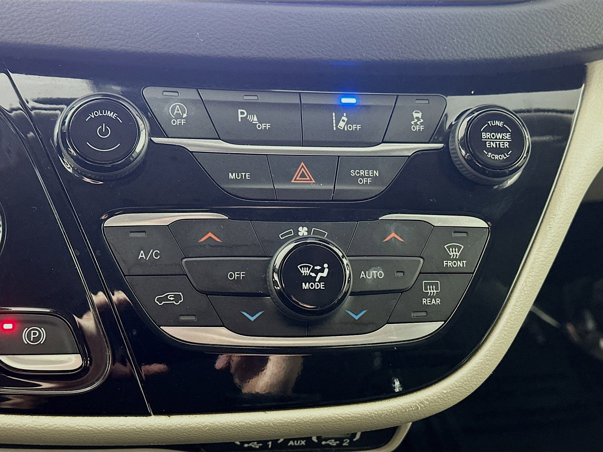 Used 2023 Chrysler Pacifica Touring-L image 15