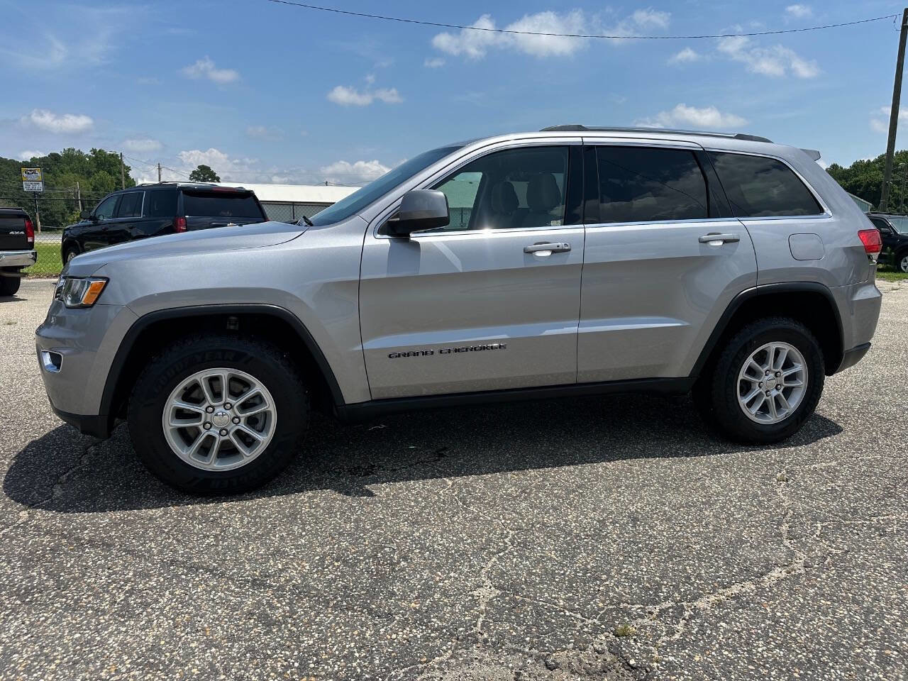 Used 2019 Jeep Grand Cherokee Laredo image 19