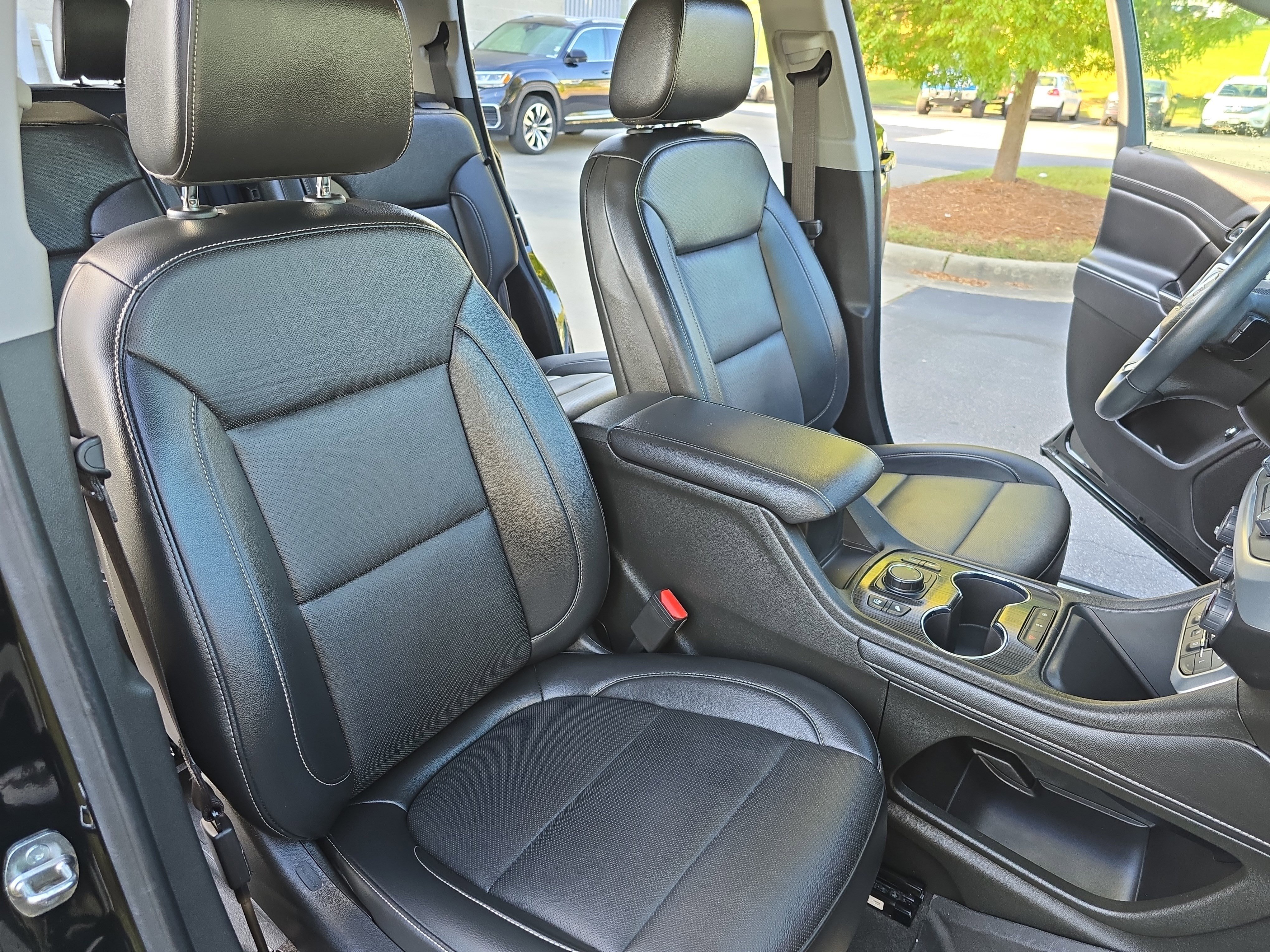 Used 2023 GMC Acadia SLT w/ Technology Package image 10