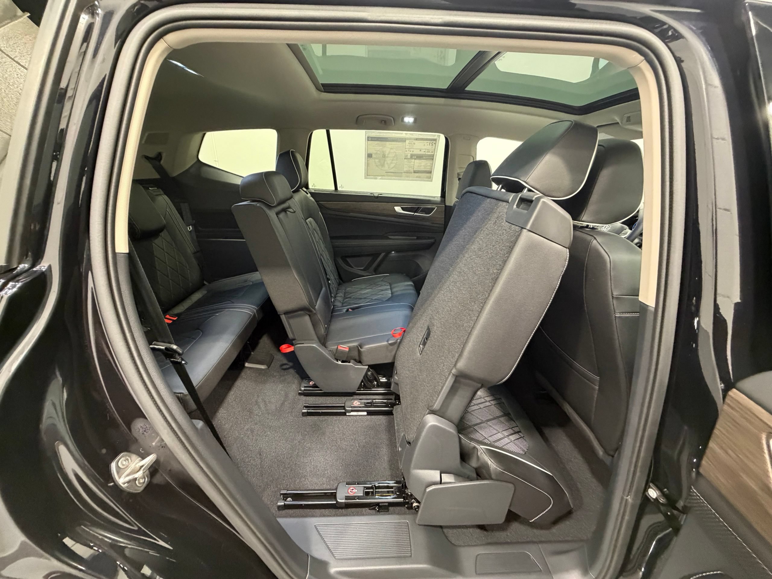 New 2026 Volkswagen Atlas SEL Premium R-Line AWD/4WD image 30