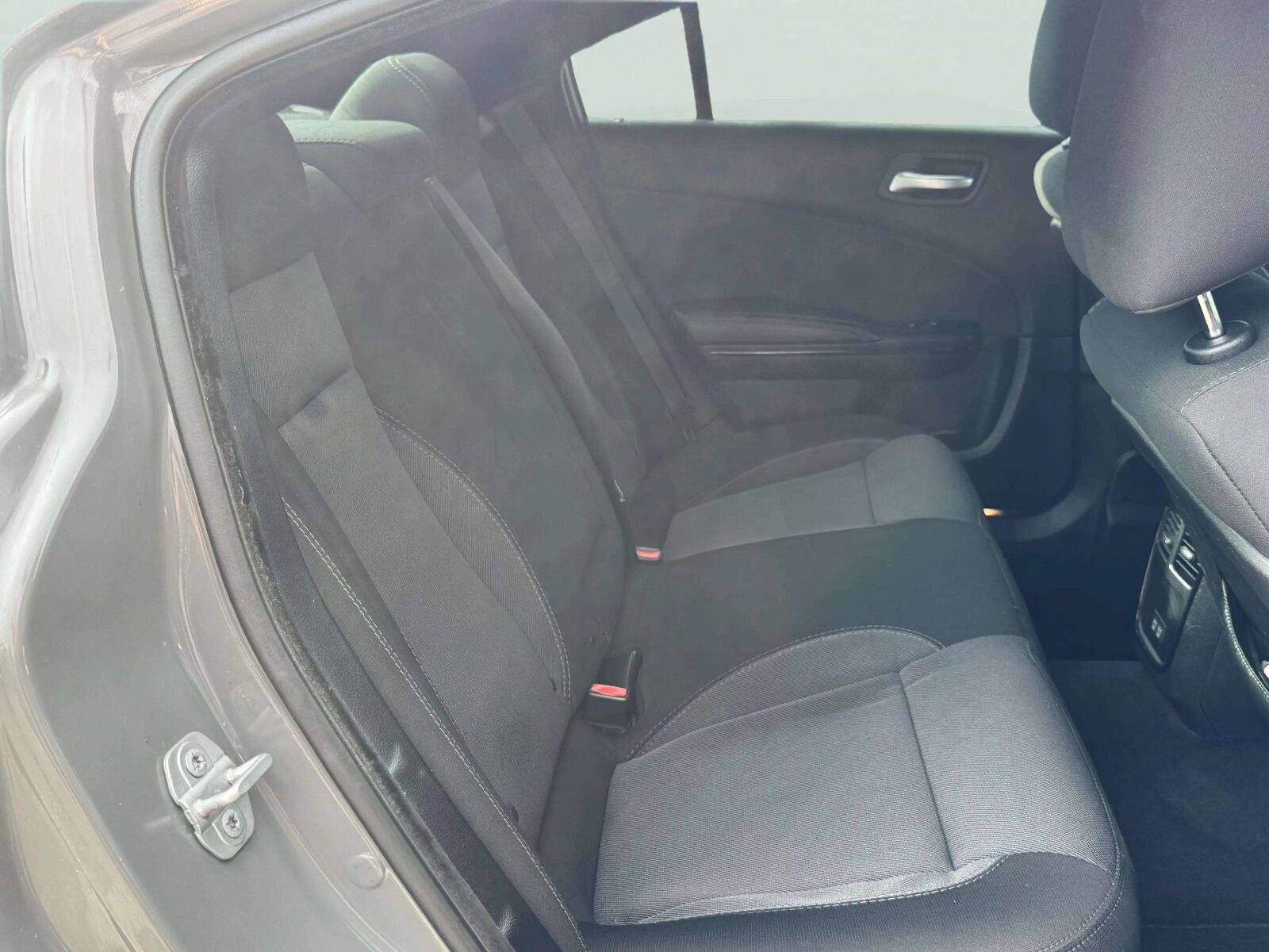 Used 2018 Dodge Charger SXT RWD image 31