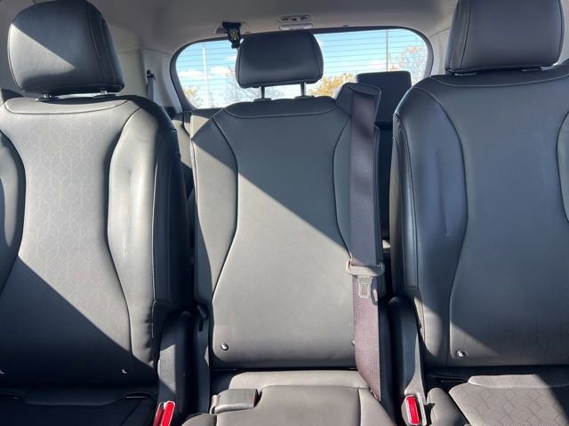 Certified 2024 Kia Carnival LX image 30