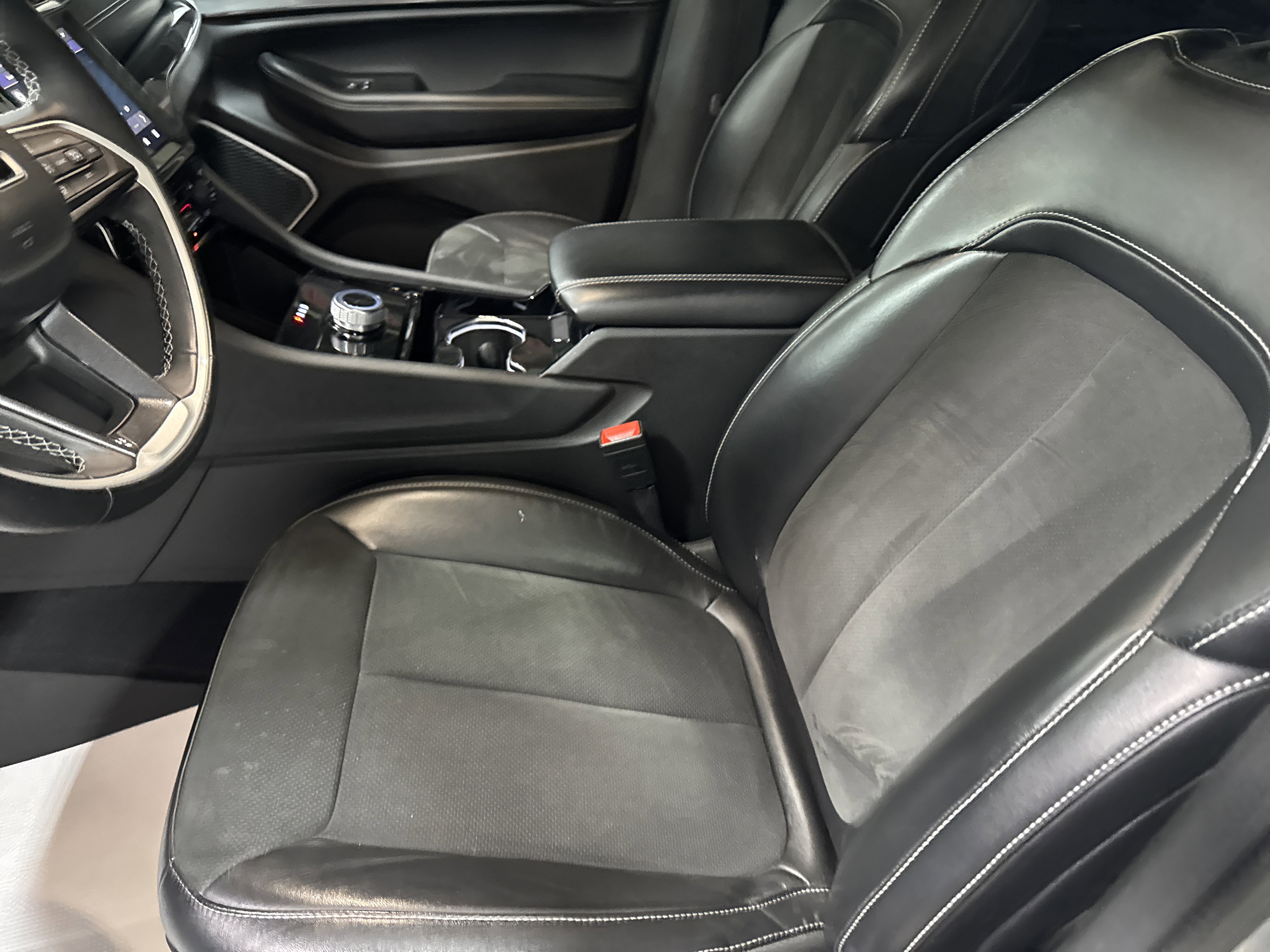 Used 2021 Jeep Grand Cherokee L Altitude image 29