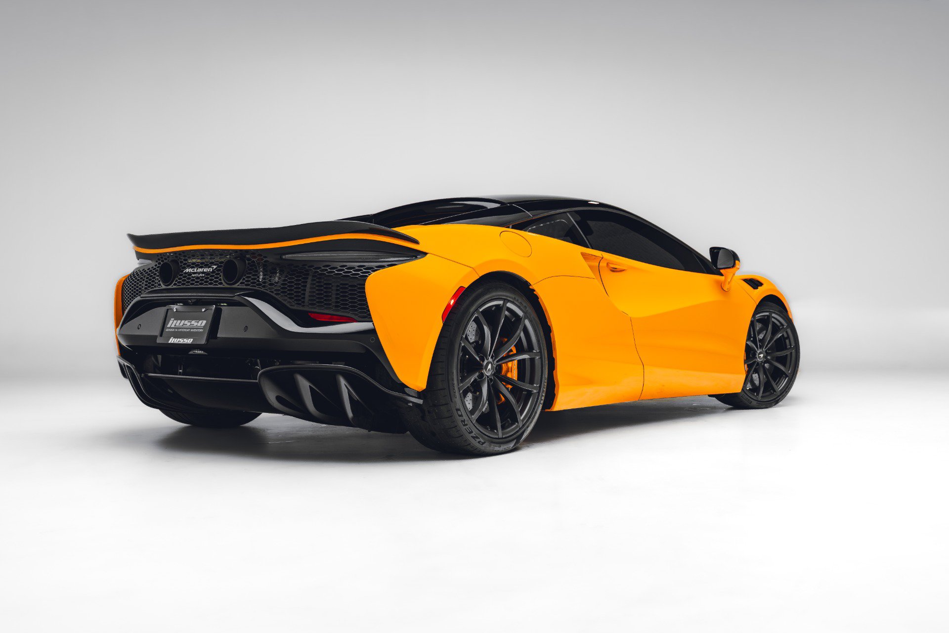 Used 2023 McLaren Artura RWD image 8