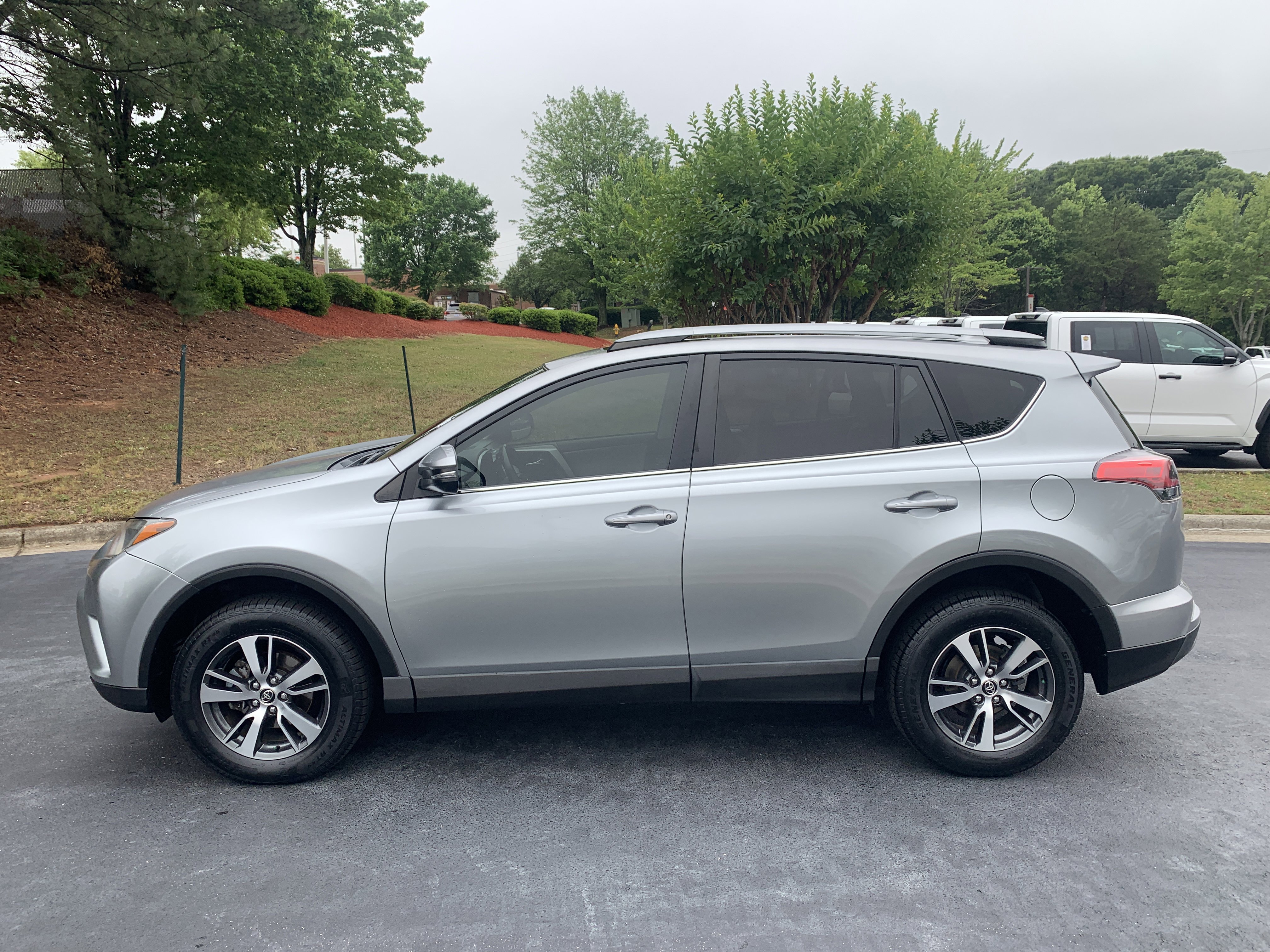 Used 2018 Toyota RAV4 XLE FWD image 7