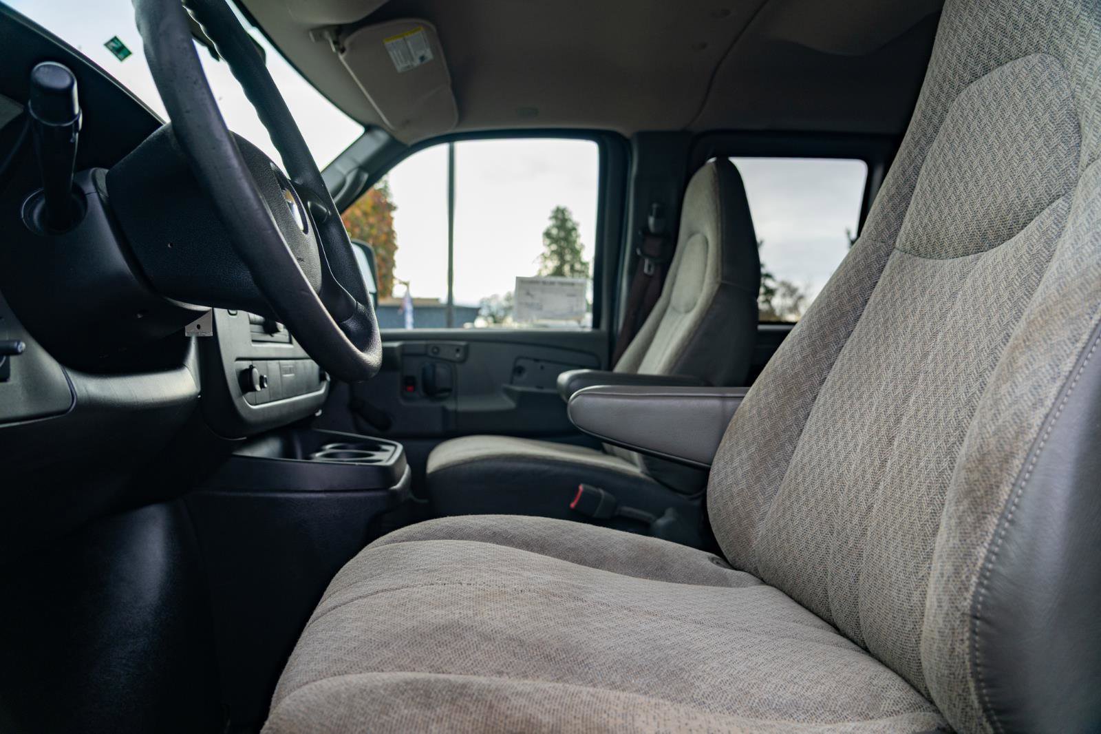 Used 2009 Chevrolet Express 1500 Passenger image 13