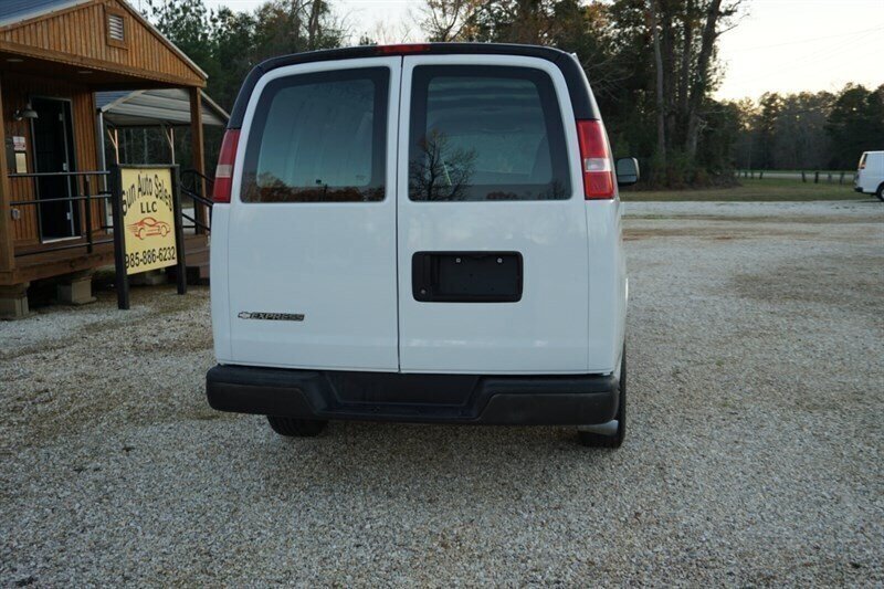 Used 2010 Chevrolet Express 1500 RWD image 15