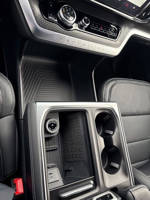 New 2025 Ford Expedition Platinum w/ Stealth Performance Package image 28