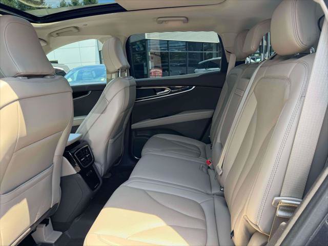 Used 2022 Lincoln Nautilus Reserve AWD/4WD image 14