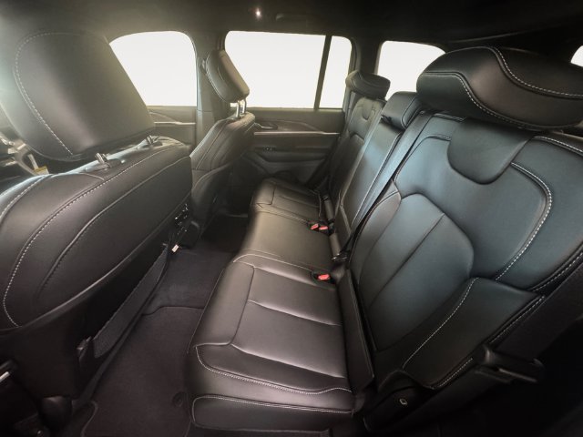 New 2027 Jeep Grand Cherokee Limited AWD/4WD image 26