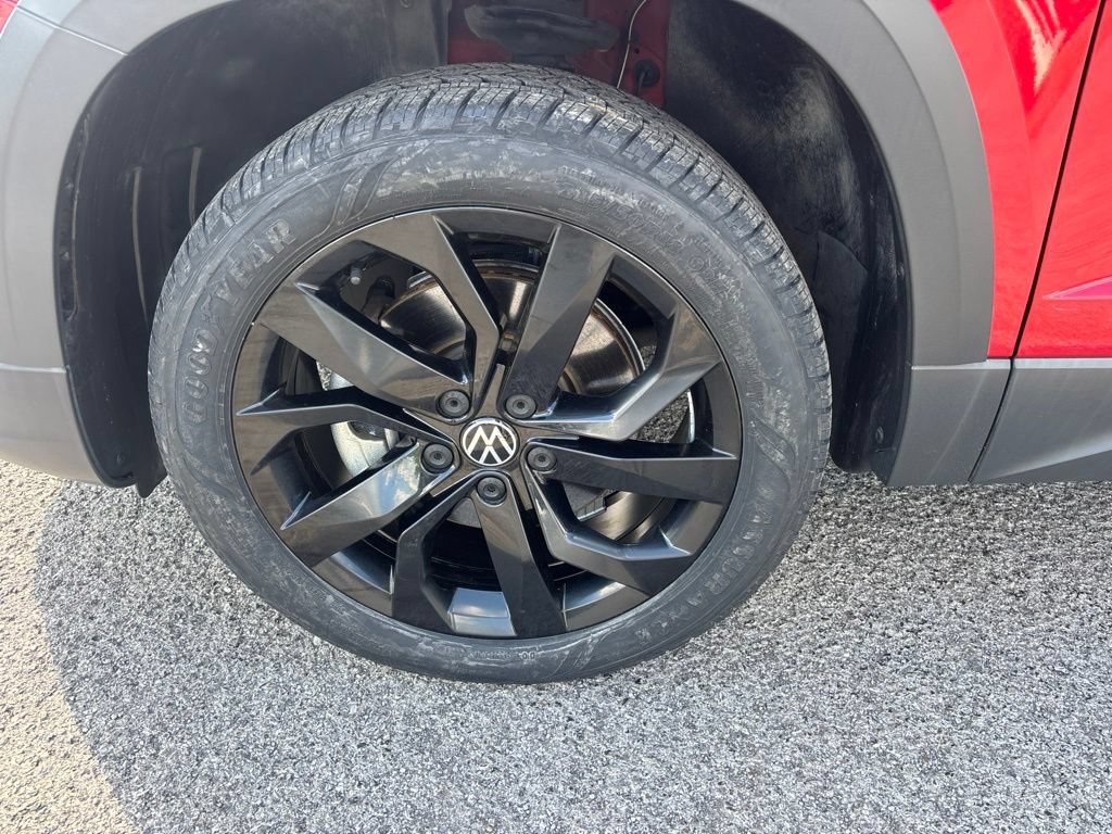Certified 2022 Volkswagen Taos SE FWD image 7