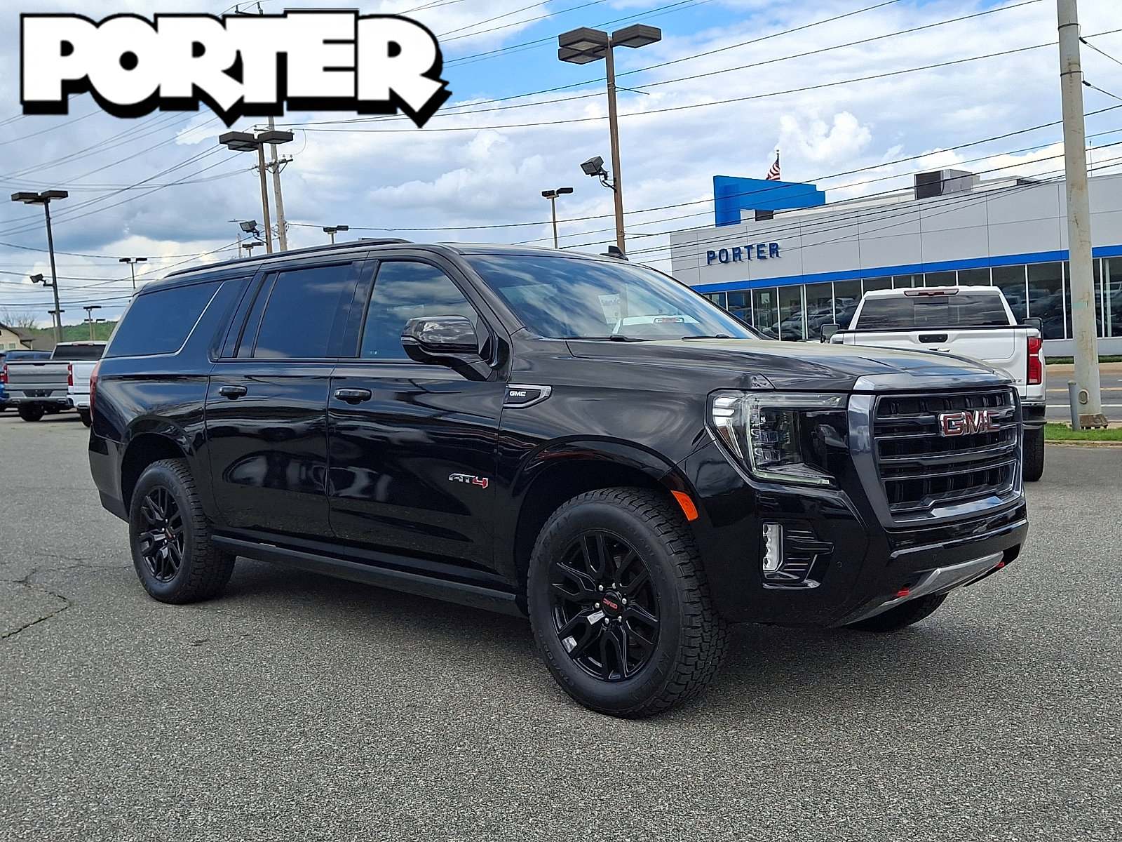 Used 2022 GMC Yukon XL AT4 image 1