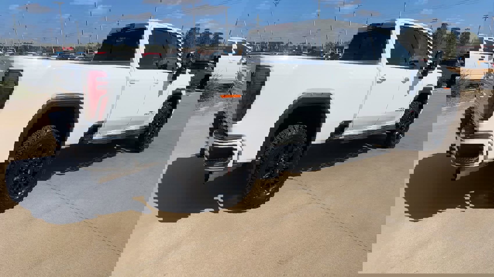 Used 2024 GMC Sierra 2500 AT4 w/ AT4 Premium Plus Package image 9