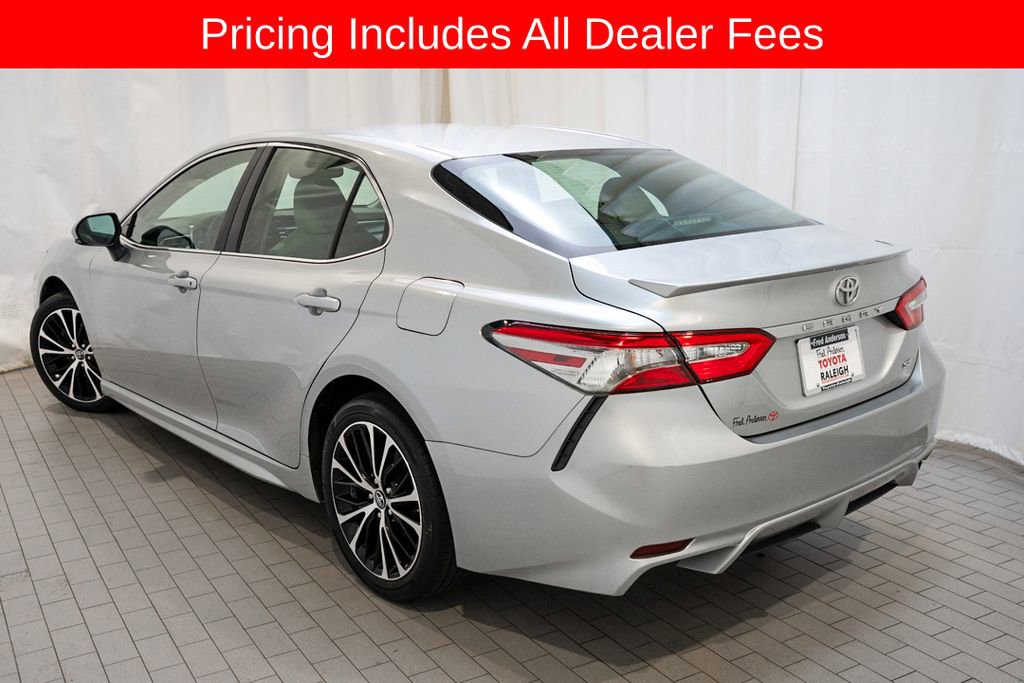 Used 2018 Toyota Camry SE w/ Convenience Package FWD image 3