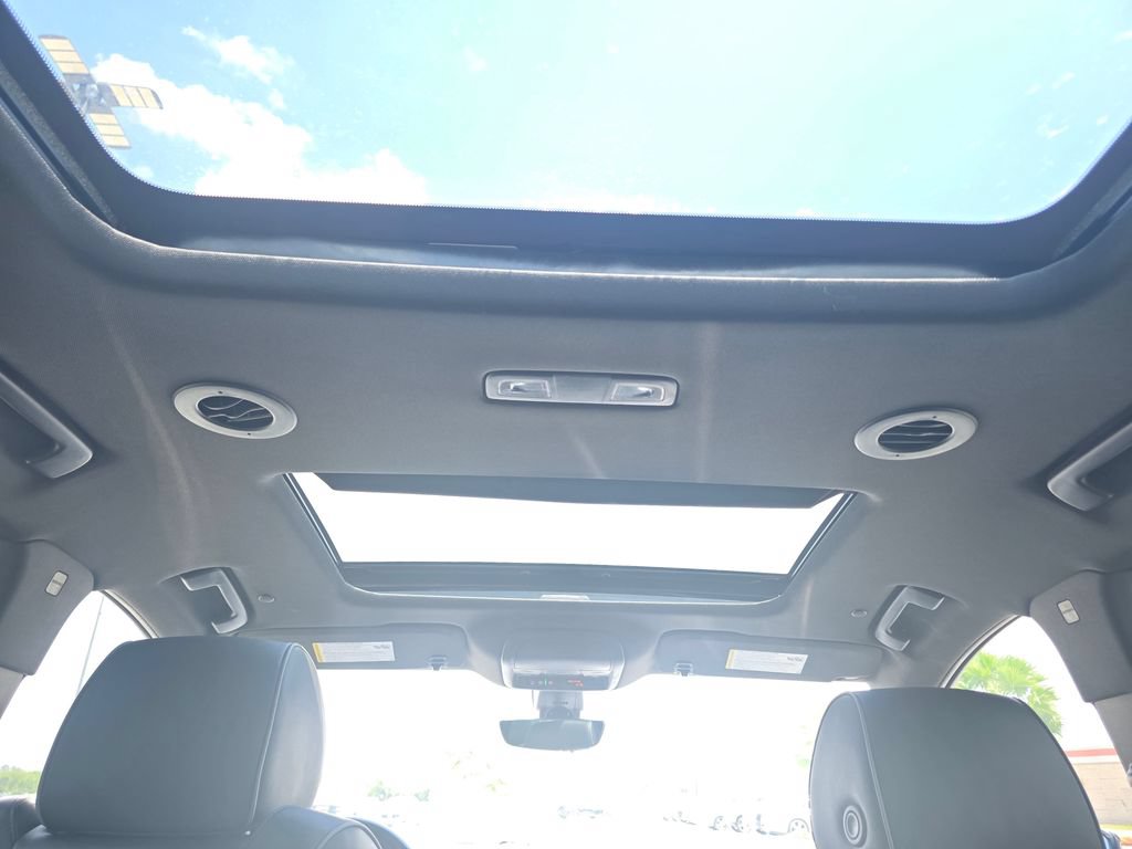 Used 2022 Buick Enclave Avenir FWD image 23