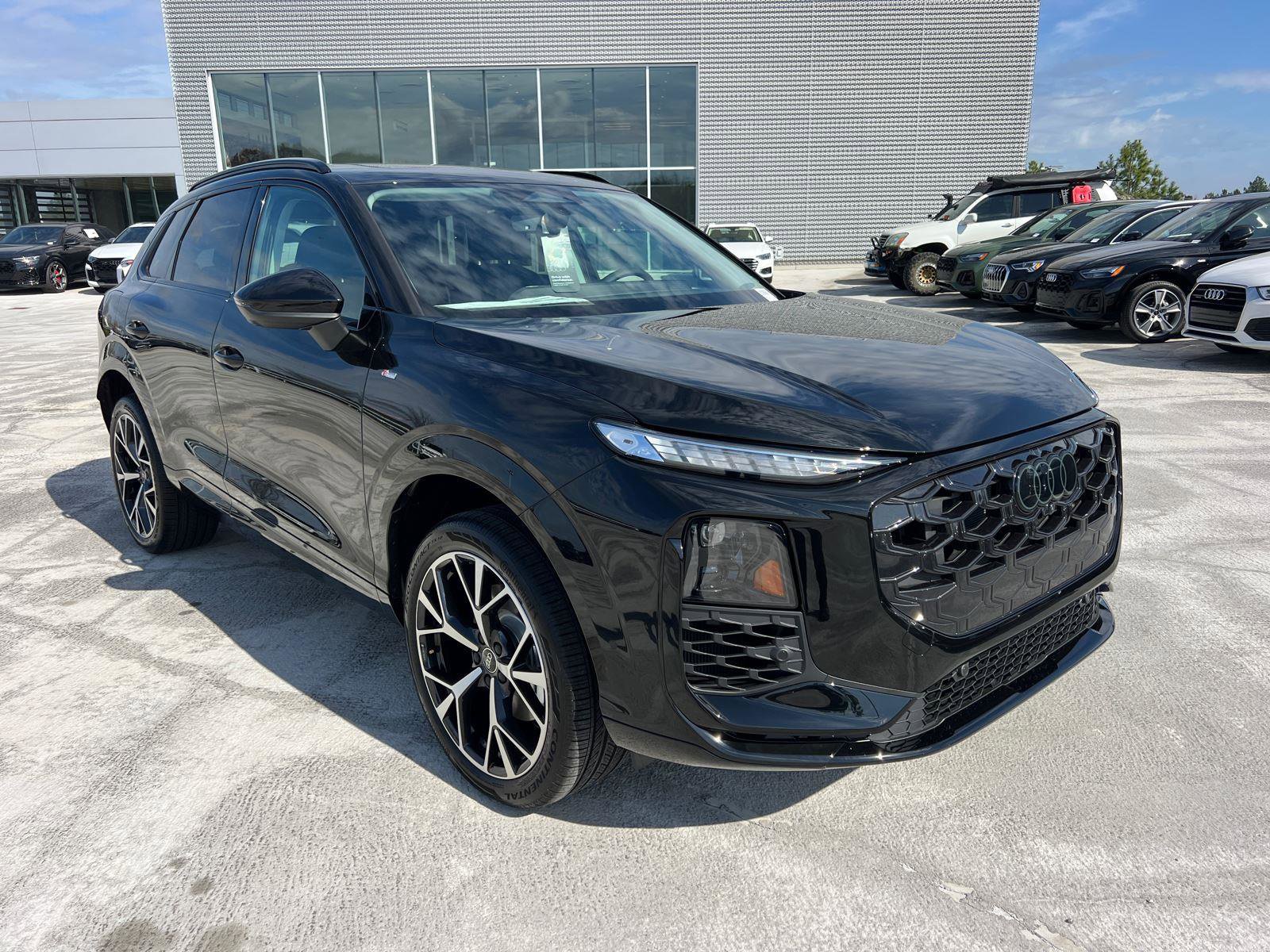 New 2026 Audi Q3 quattro 2.0T AWD/4WD image 3