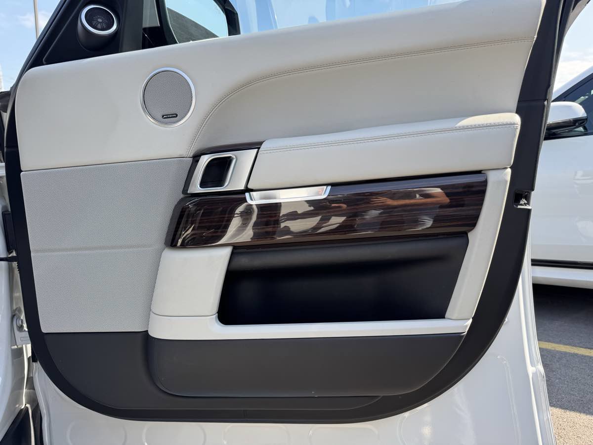 Used 2017 Land Rover Range Rover Supercharged image 35