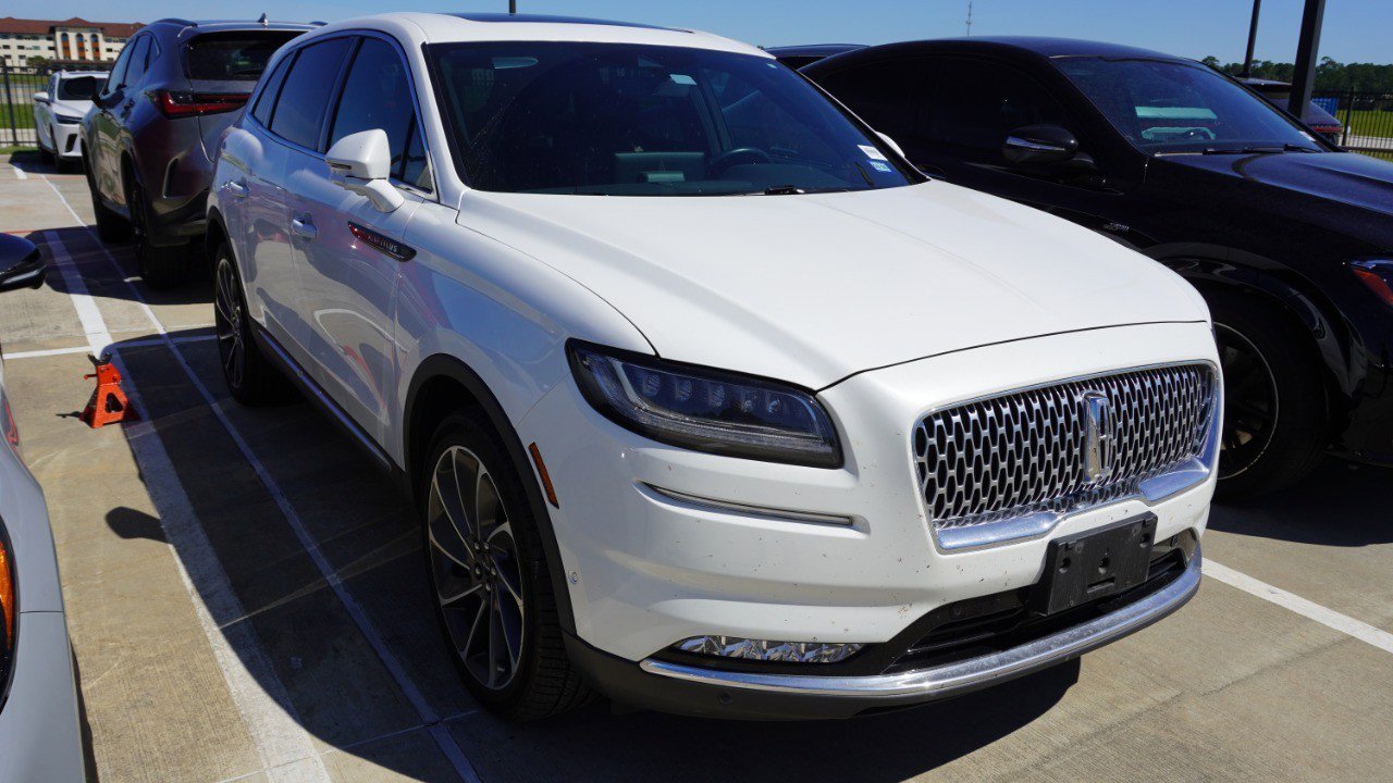 Used 2023 Lincoln Nautilus Reserve w/ Equipment Group 202A image 2